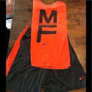 Men’s orange Nike outfit
